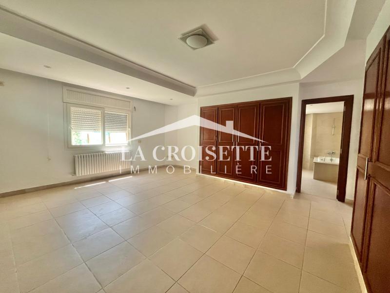 Villa S+3 avec piscine à La Marsa